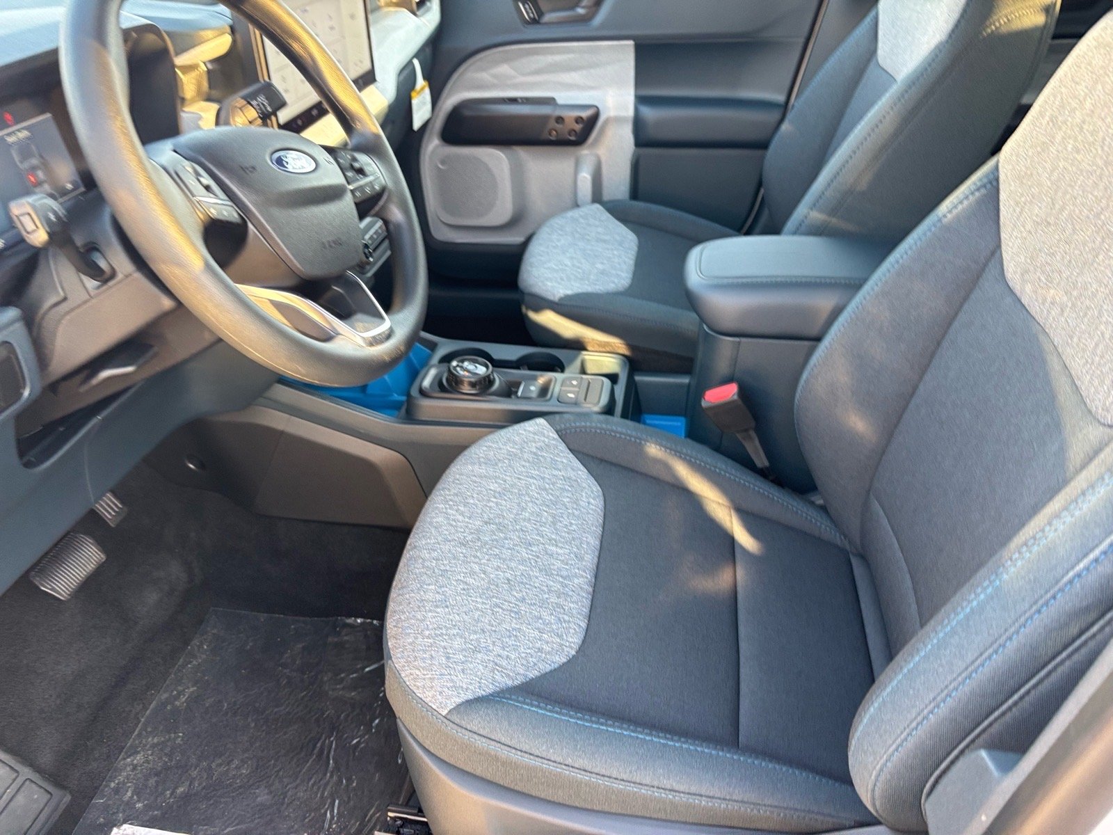 New 2026 Oxford White Ford XLT image 9