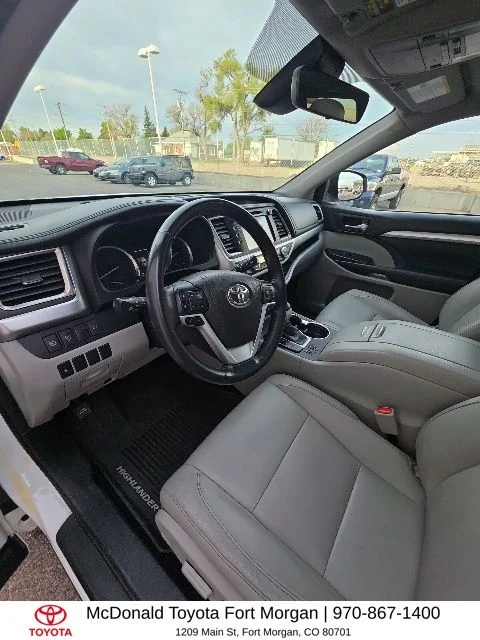 Used 2017 White Toyota XLE image 12