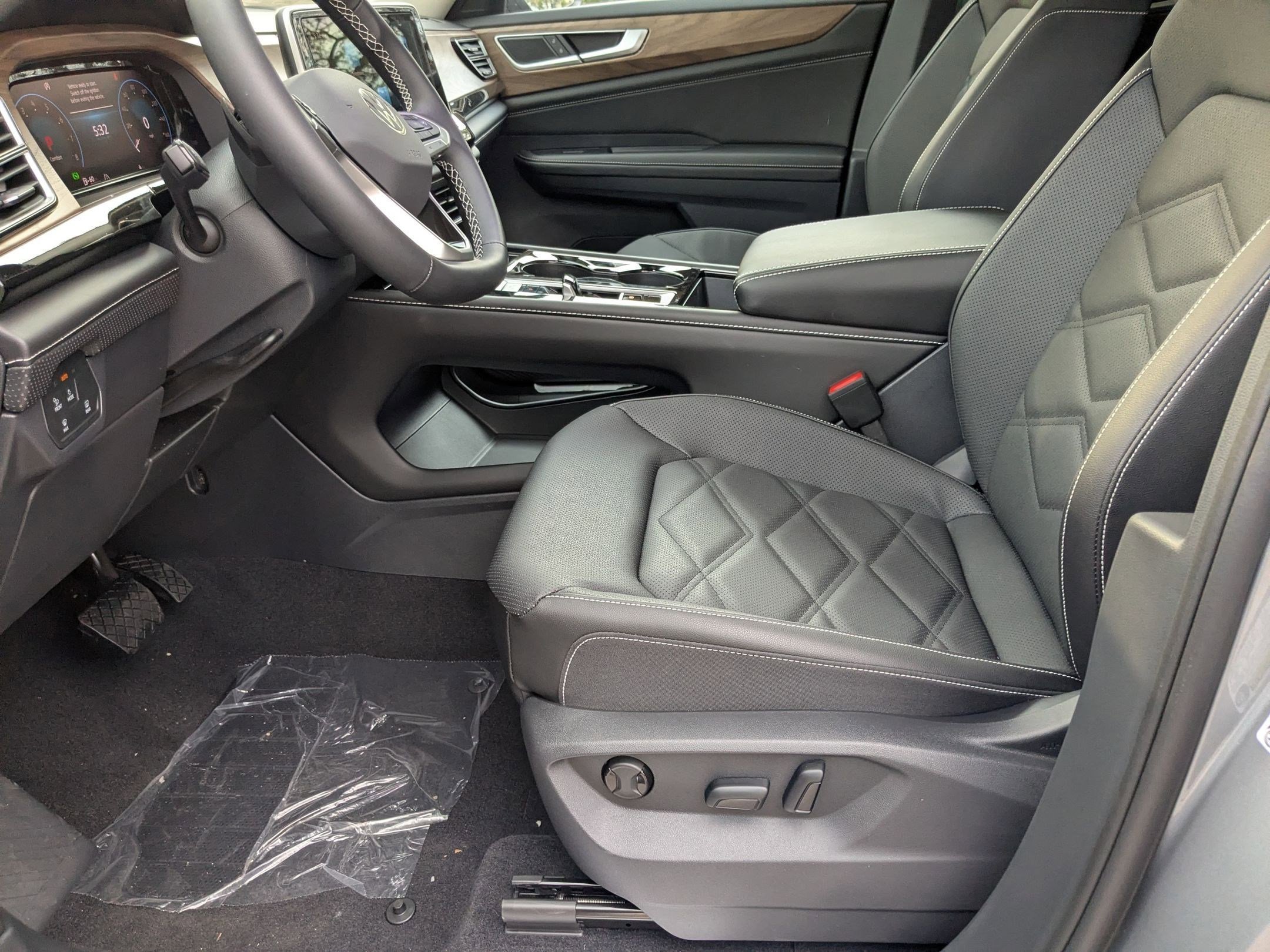 New 2026 Silver Mist Metallic Volkswagen 2.0T SE w/Technology image 5