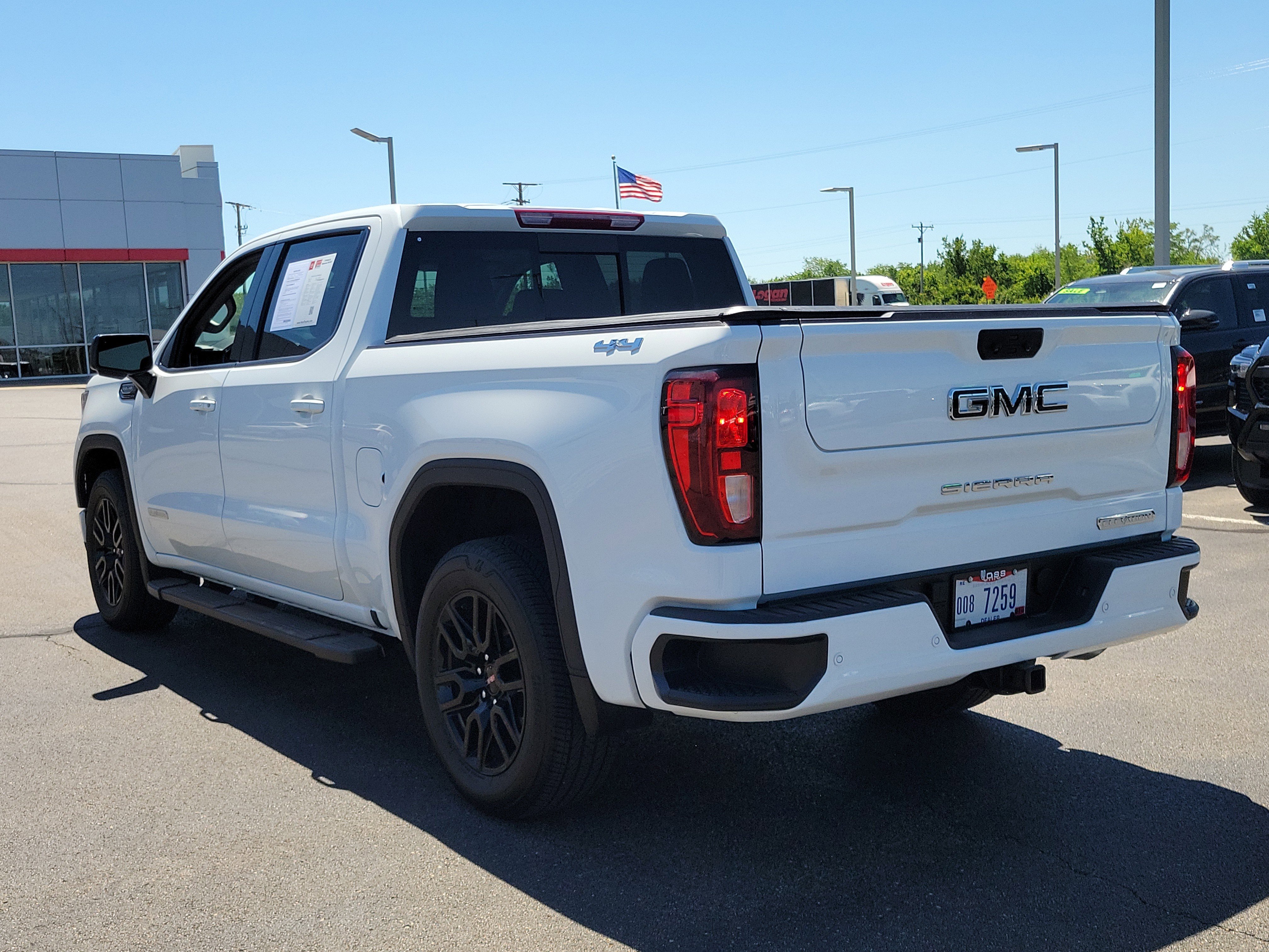 Used 2025 Summit White GMC Elevation image 33