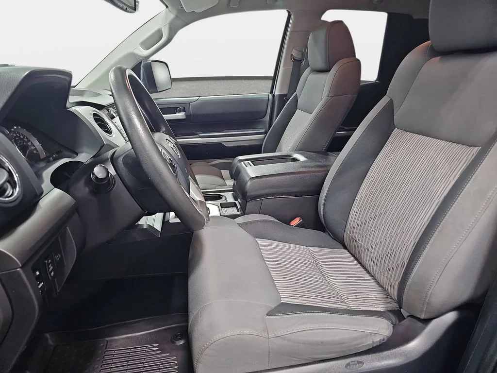 Used 2014 Silver Toyota SR5 image 17