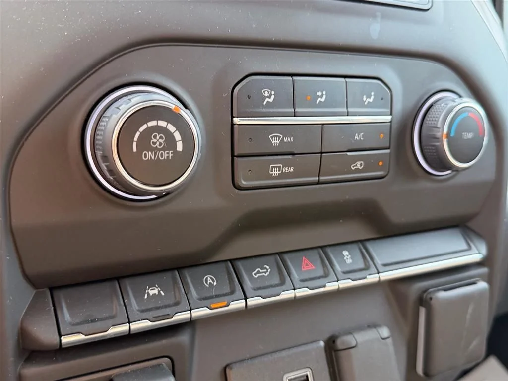 Used 2025 Gray Chevrolet Custom image 27