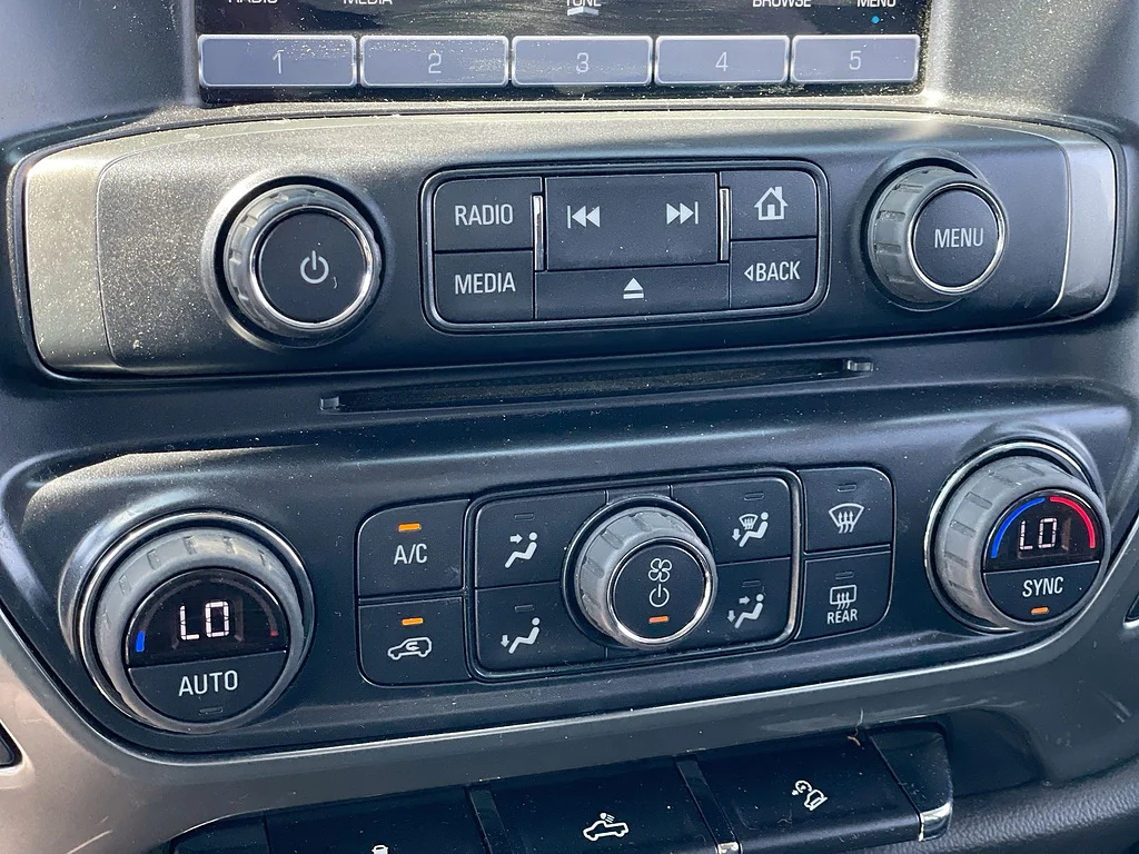 Used 2019 Summit White Chevrolet LT image 17