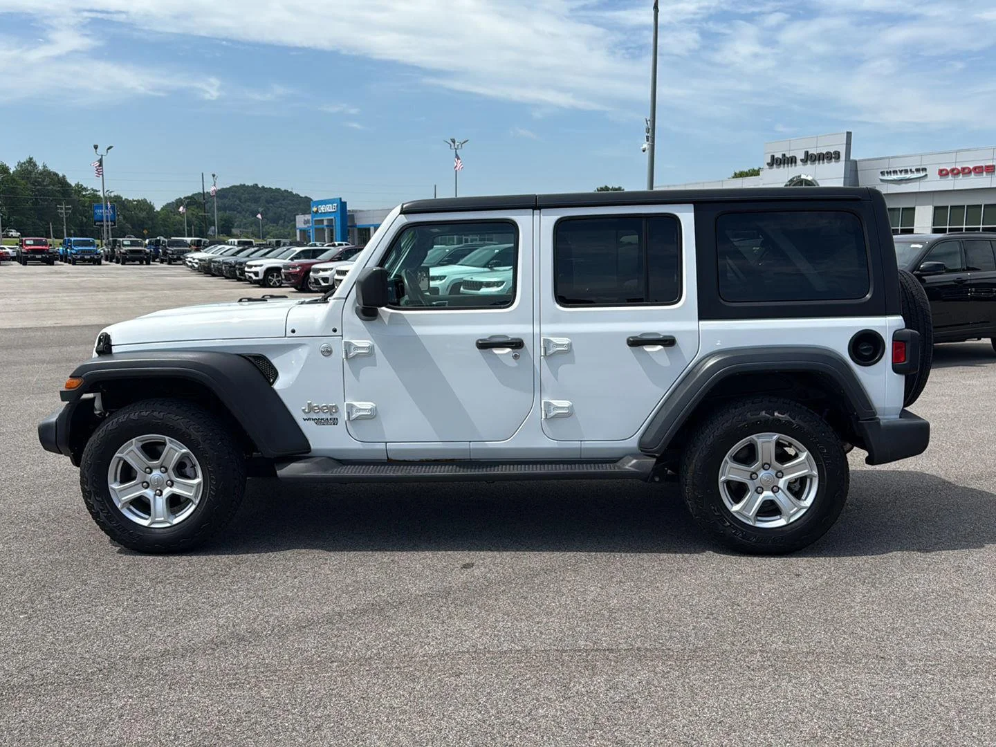 Used 2018 Bright White Clearcoat Jeep Sport S image 7