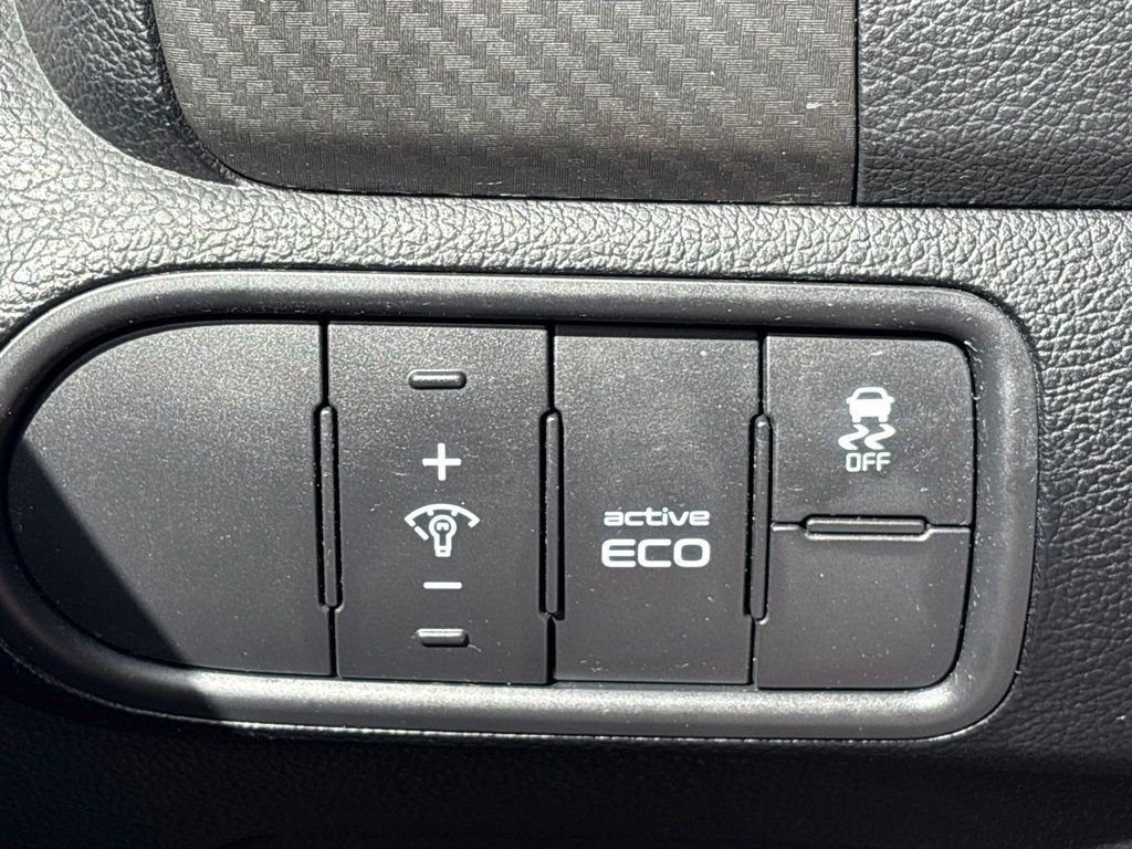 Used 2016 White Kia EX image 23