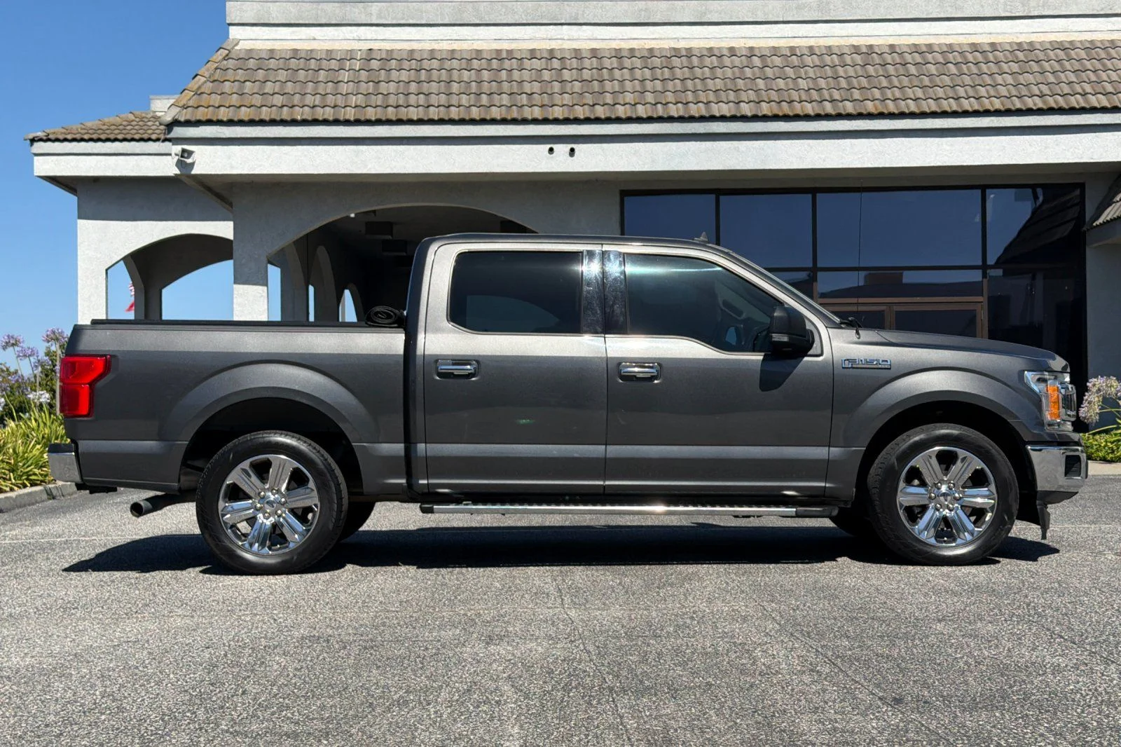 Used 2019 Gray Ford XLT image 3