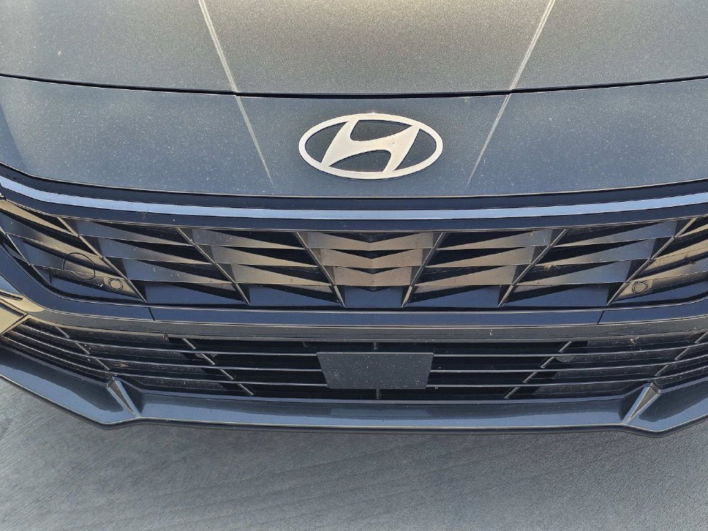 Used 2025 Gray Hyundai Limited image 4