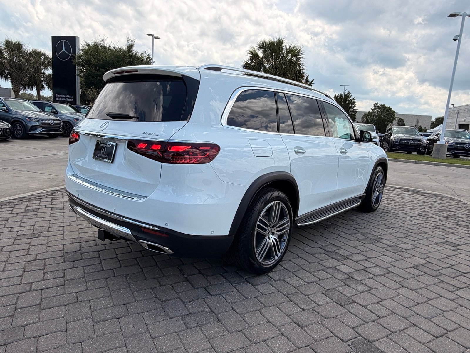 New 2026 Polar White Mercedes-Benz GLS 450 image 9