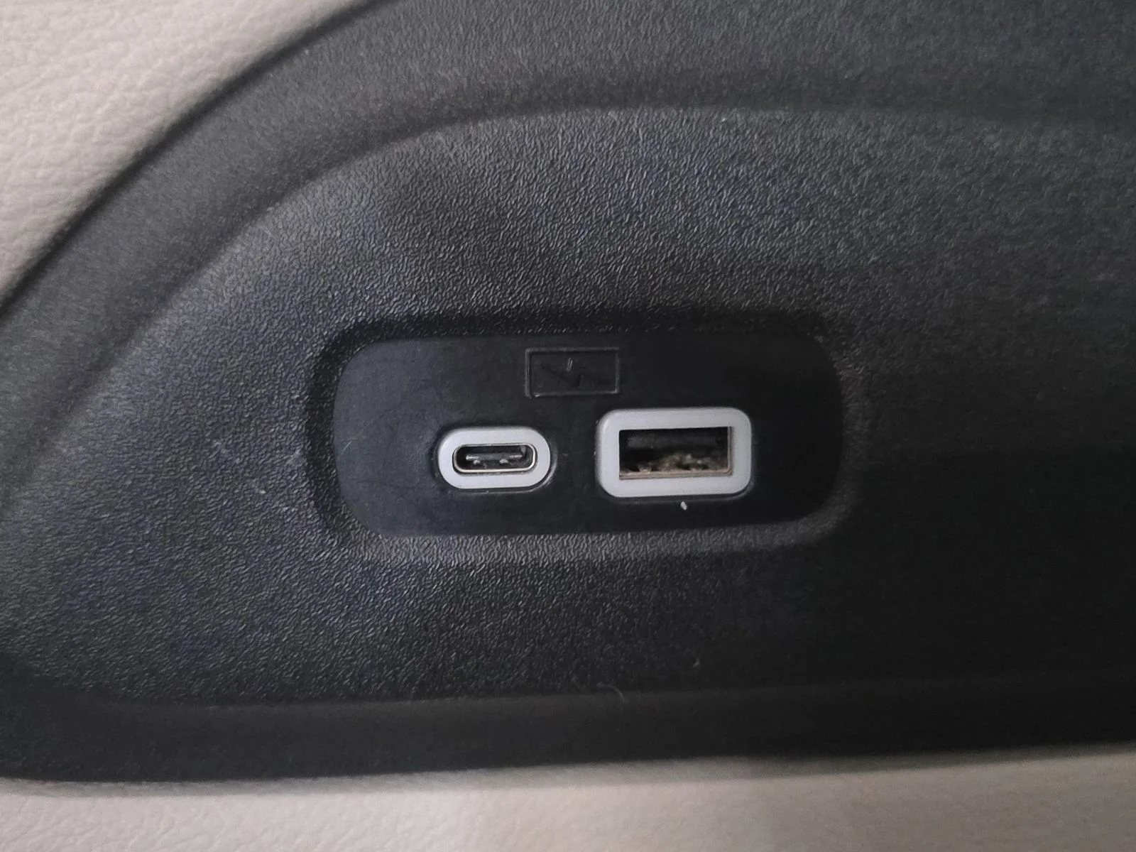 Used 2023 White Chrysler Limited image 27