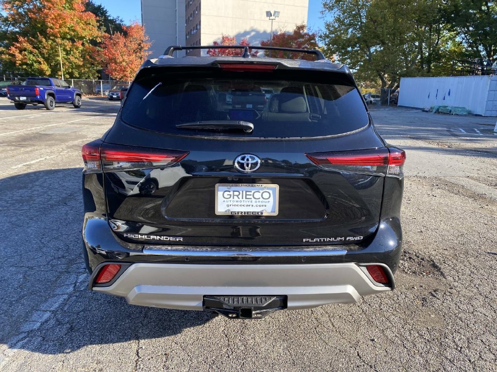 New 2026 Midnight Black Metallic Toyota Platinum image 4