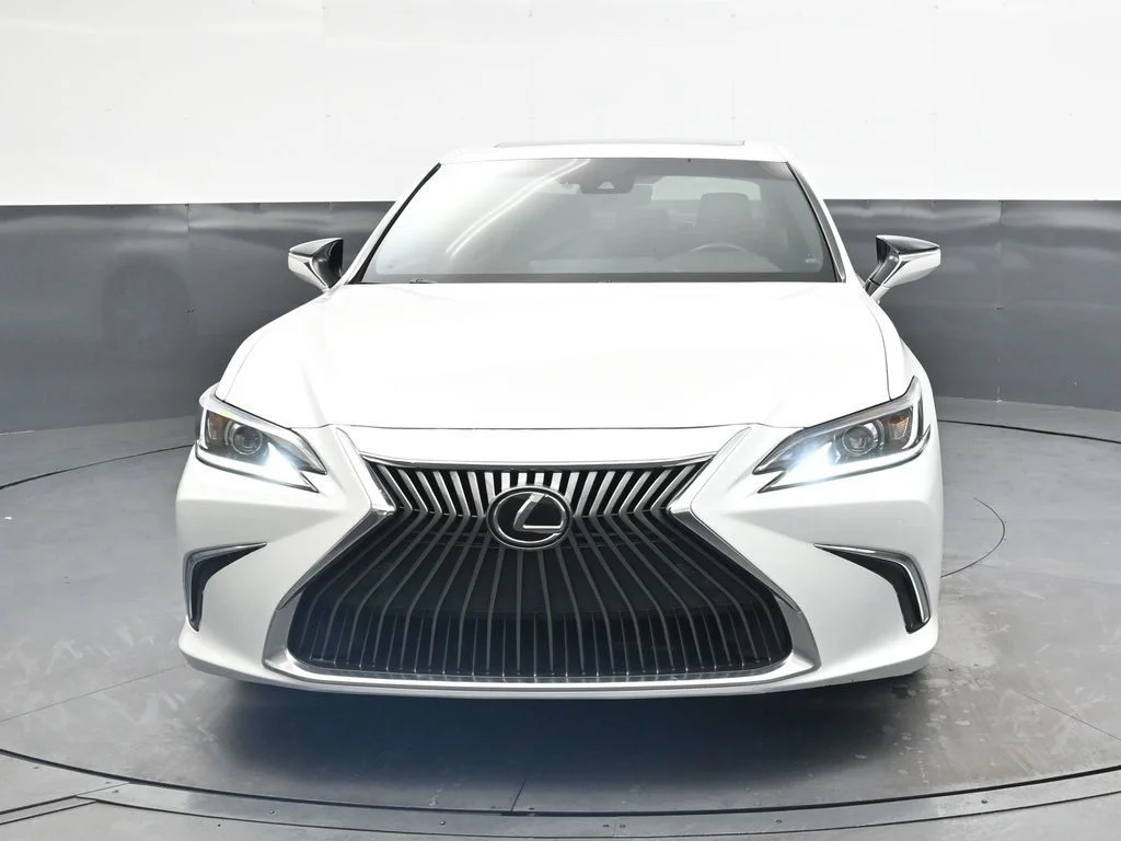 Used 2021 White Lexus 350 image 15