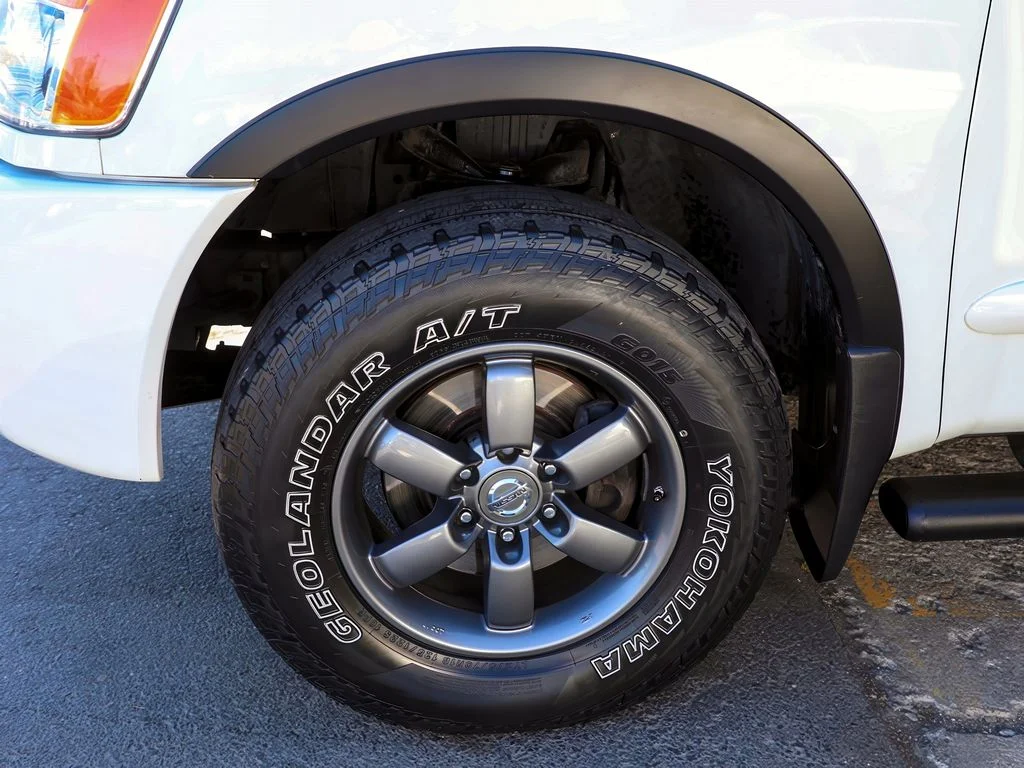 Used 2014  Nissan S image 6