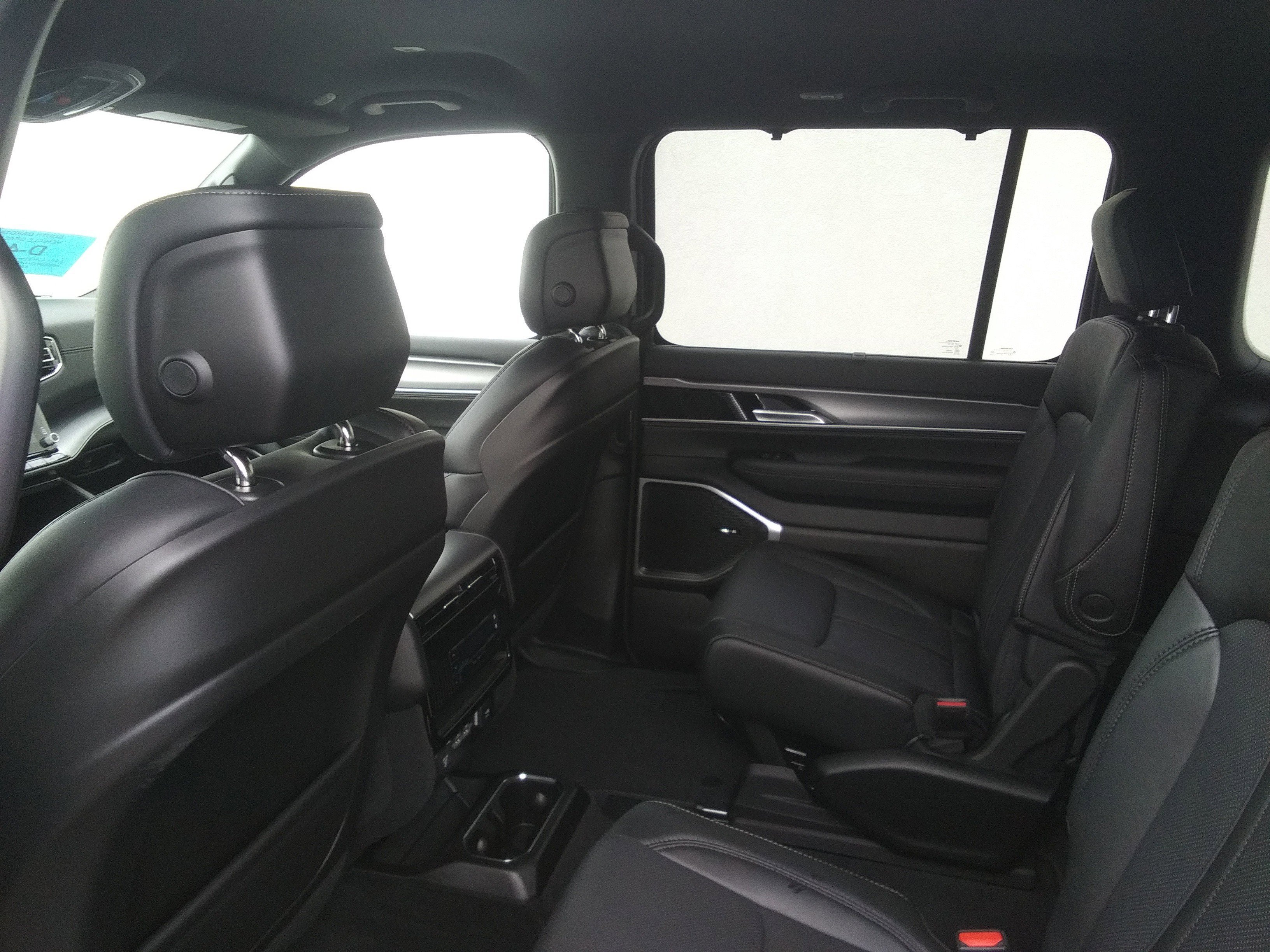 New 2026 Baltic-Gray Metallic Clear-Coat Exterior Paint Jeep Limited Altitude image 11