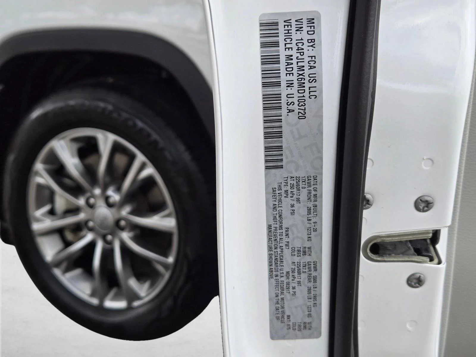 Used 2021 Bright White Clearcoat Jeep Latitude Lux image 24