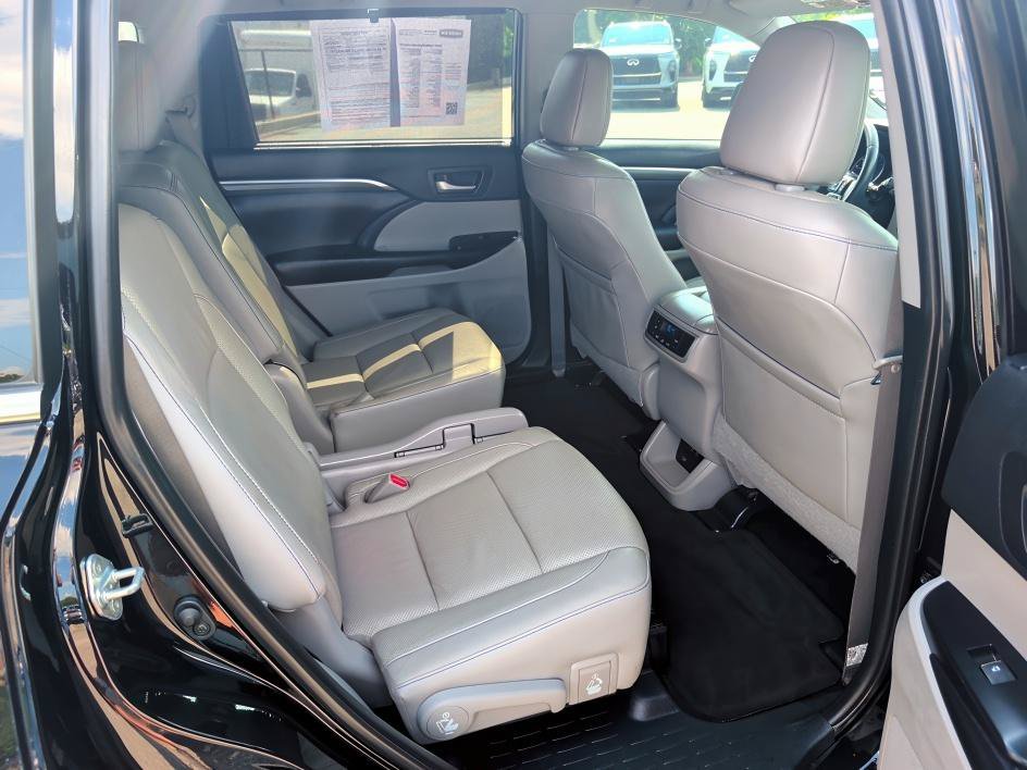 Used 2019 Midnight Black Metallic Toyota Limited image 13