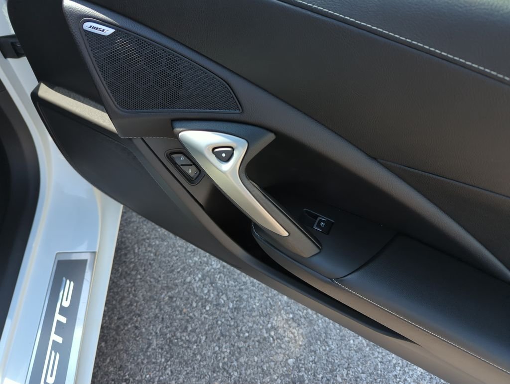 Used 2015 White Chevrolet Stingray Z51 image 25