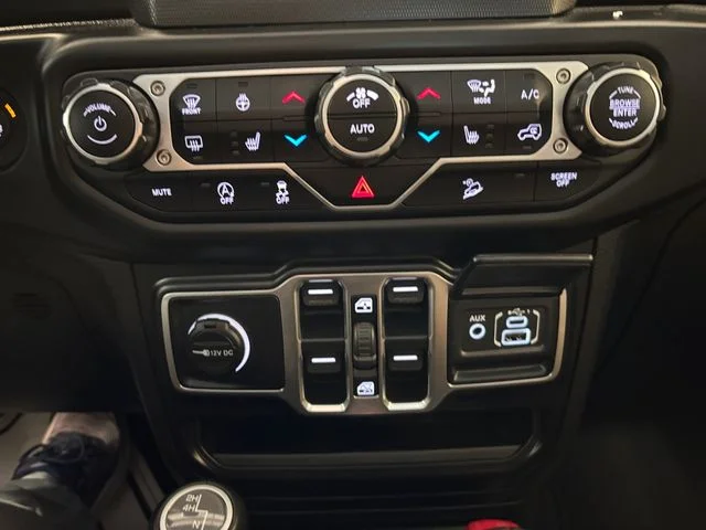 Used 2021 White Jeep Unlimited Sahara image 21