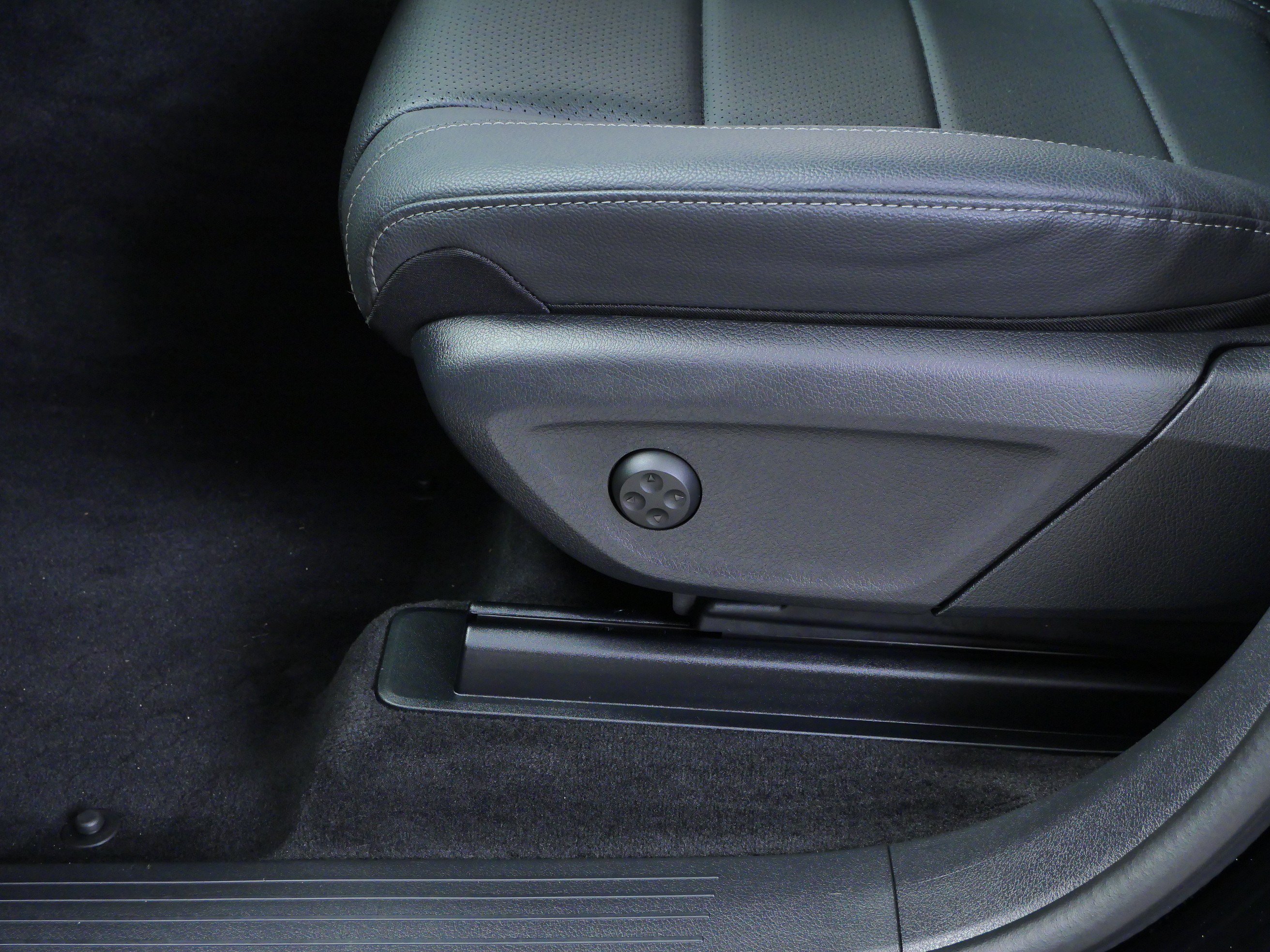 Used 2026 Black Mercedes-Benz GLE 350 image 22