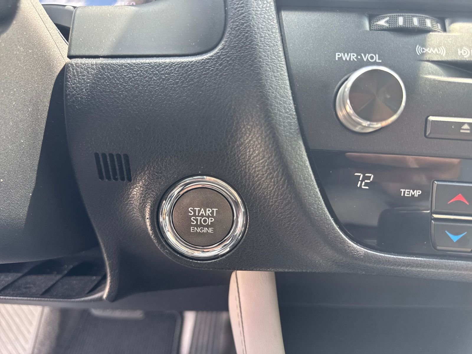 Used 2019 White Lexus 350 image 31