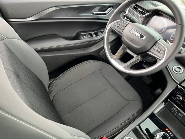 New 2026 Bright White Clear-Coat Exterior Paint Jeep Laredo X image 17