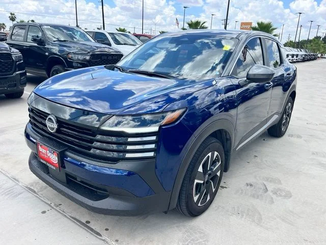 Used 2025 Blue Nissan SV image 3