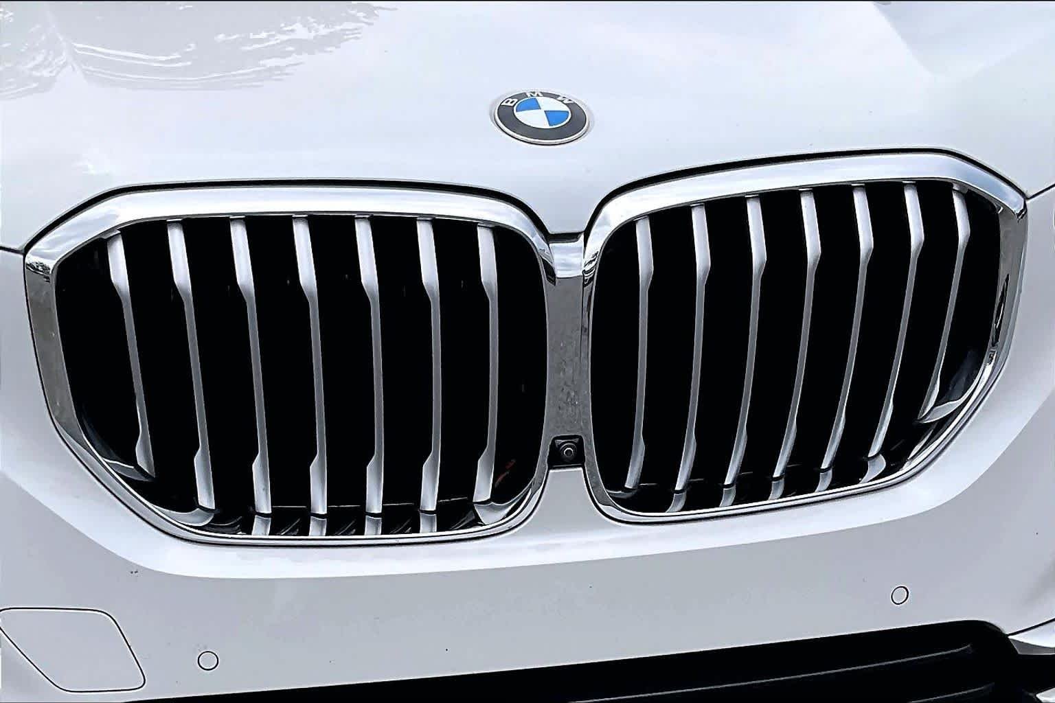 Used 2022 Mineral White Metallic BMW xDrive40i image 31