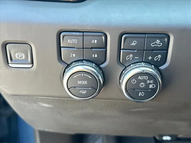 Used 2024  GMC Denali image 28