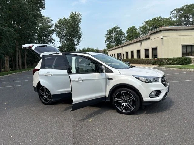 Used 2019 White Platinum Clearcoat Metallic Ford SEL image 34
