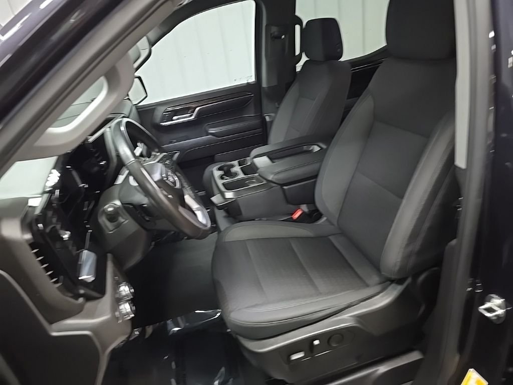 Used 2022 Silver GMC Elevation image 29