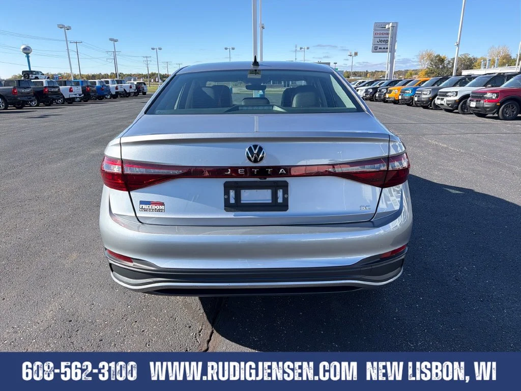 Used 2025 Gray Volkswagen 1.5T SE image 4