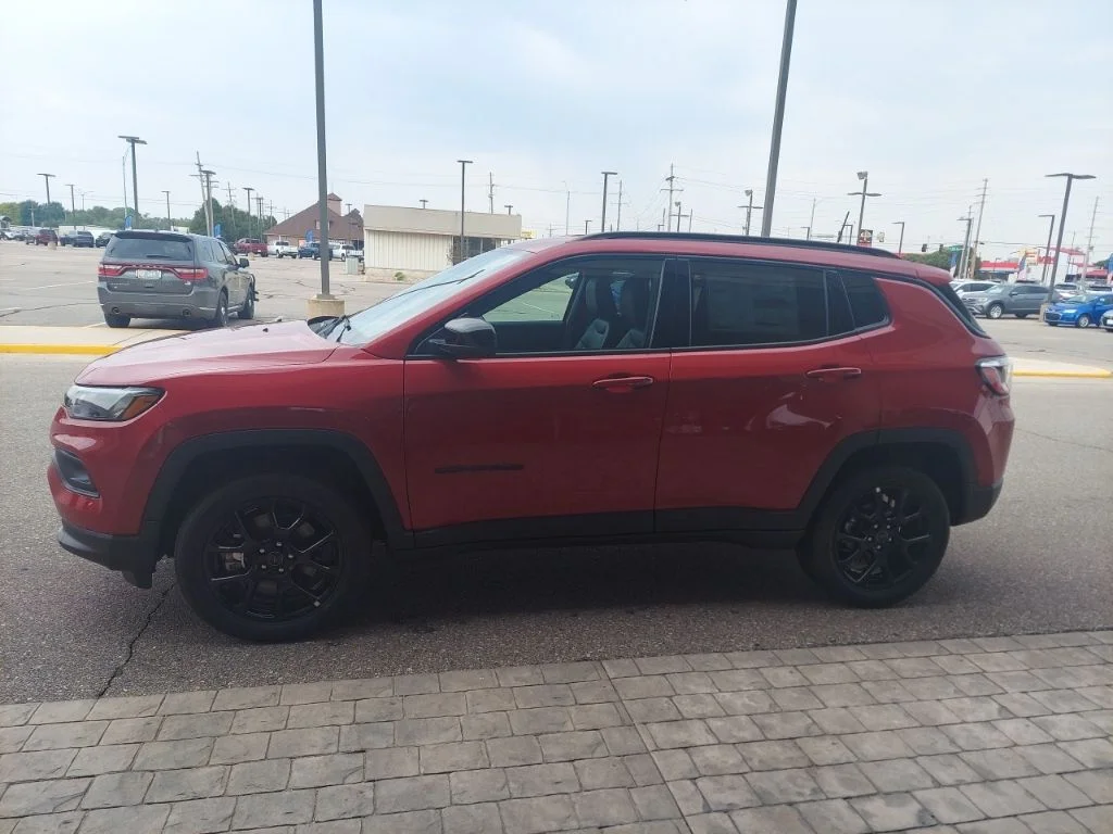 New 2026 Red Hot Pearlcoat Jeep Latitude image 4