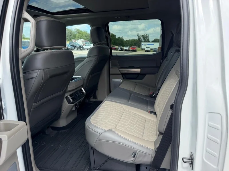 Used 2024 STAR WHITE METALLIC TRICOAT Ford Platinum image 9