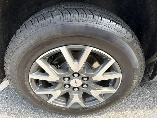 Used 2021 SATIN STEEL METALLIC GMC SLE image 17