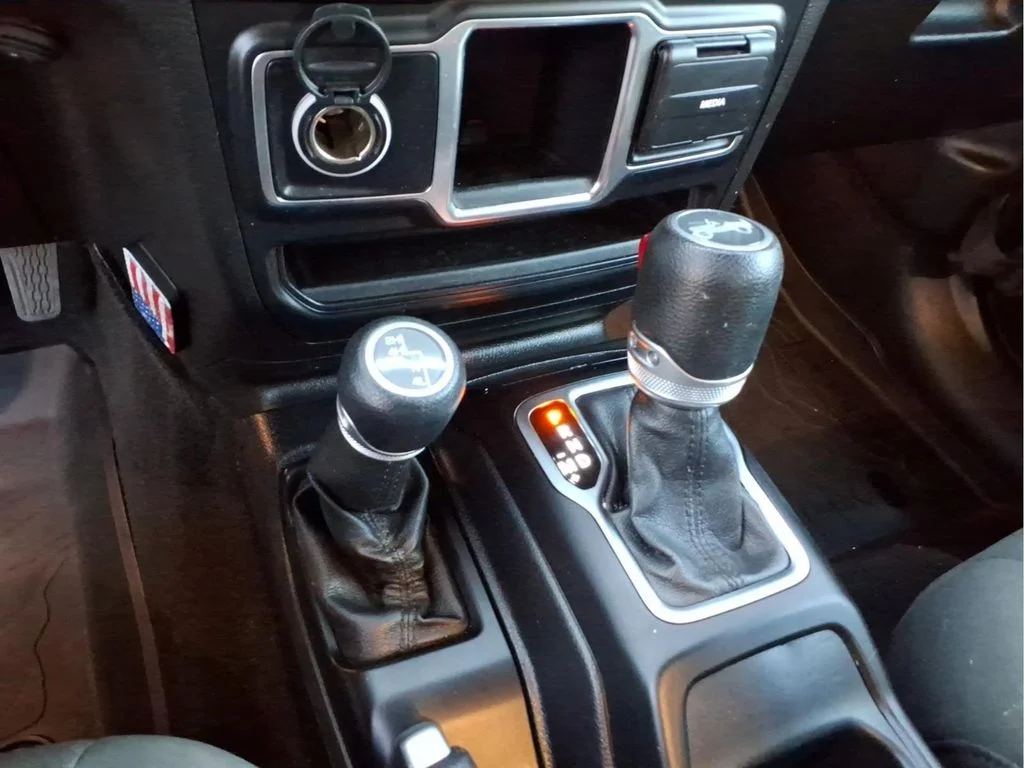 Used 2019 Black Jeep Unlimited Sport image 27