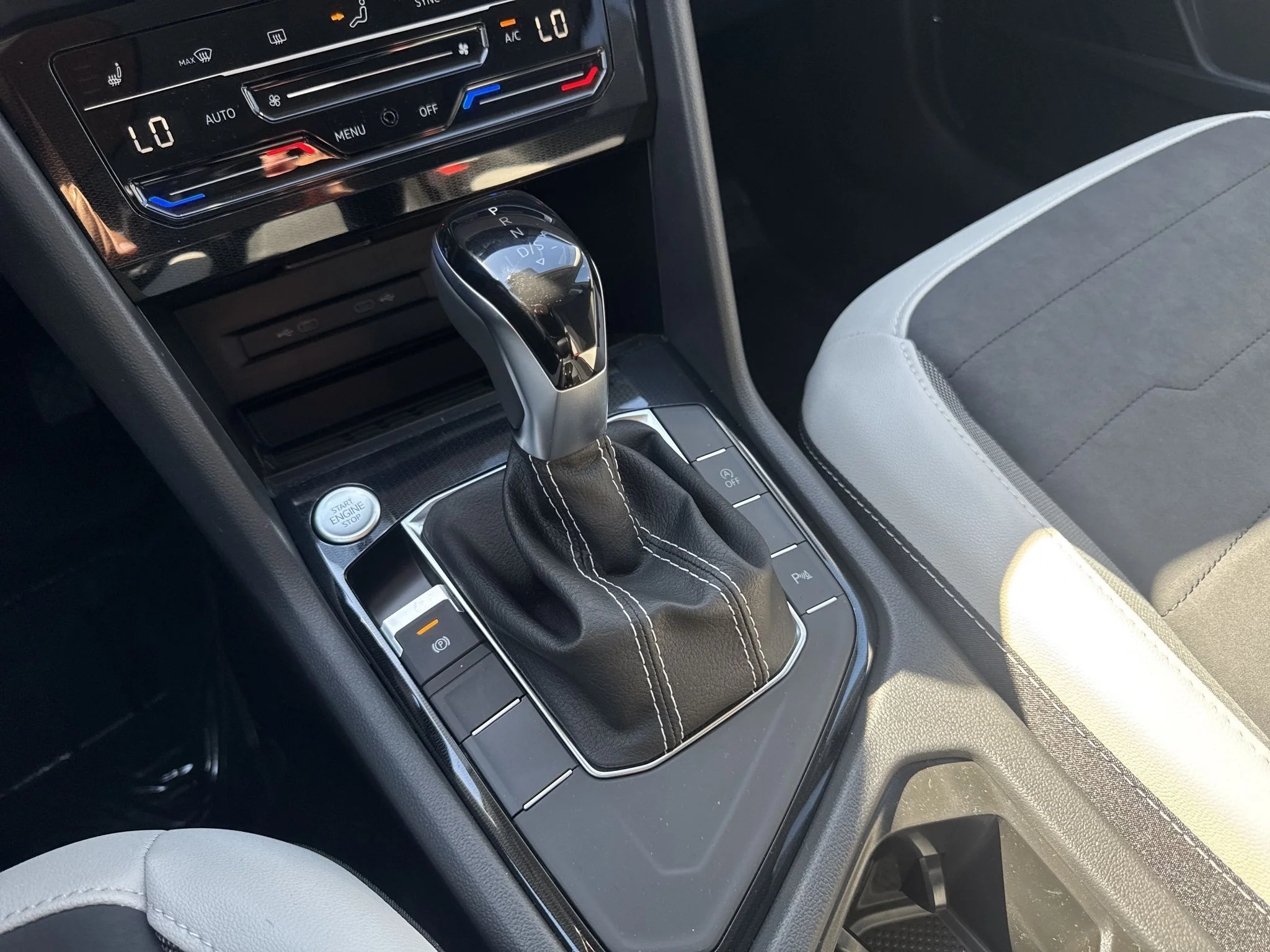 New 2027 Monument Gray Volkswagen SE image 27