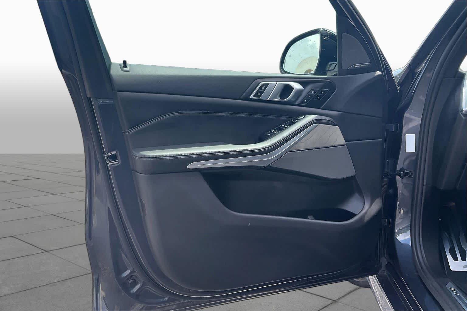 Used 2019 Arctic Gray Metallic BMW xDrive40i image 23