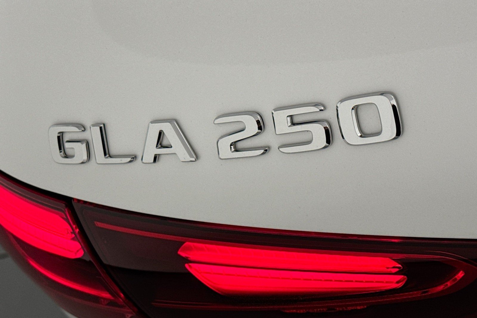 Certified Used 2026 Polar White Mercedes-Benz GLA 250 image 9
