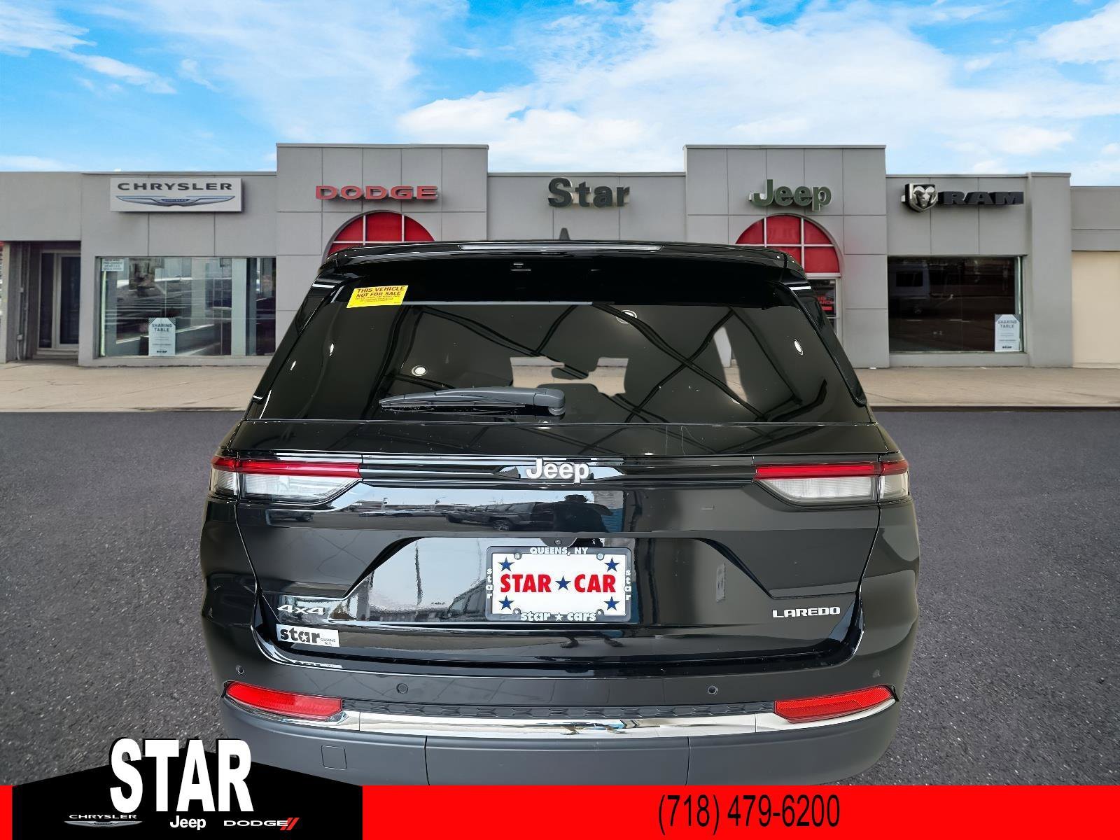 Used 2024 Diamond Black Crystal Pearlcoat Jeep Altitude image 4