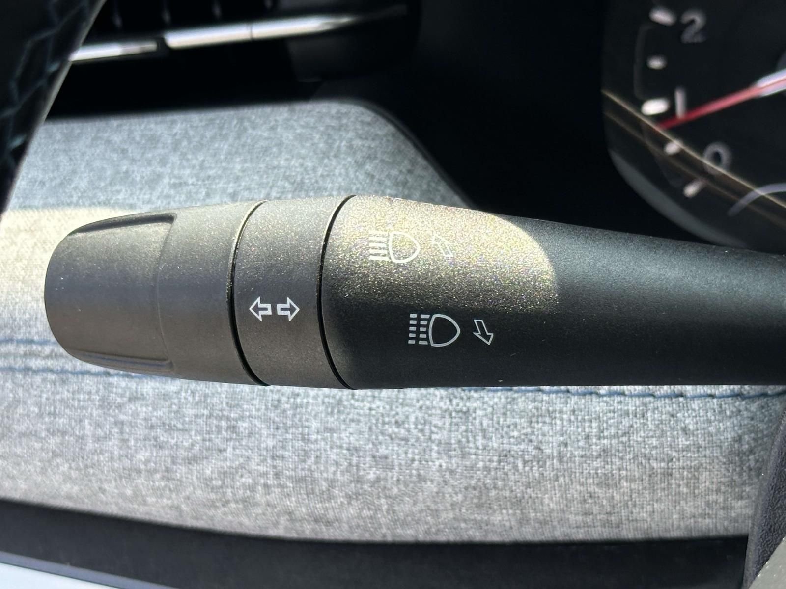 Used 2022 Silver Jeep Latitude image 32