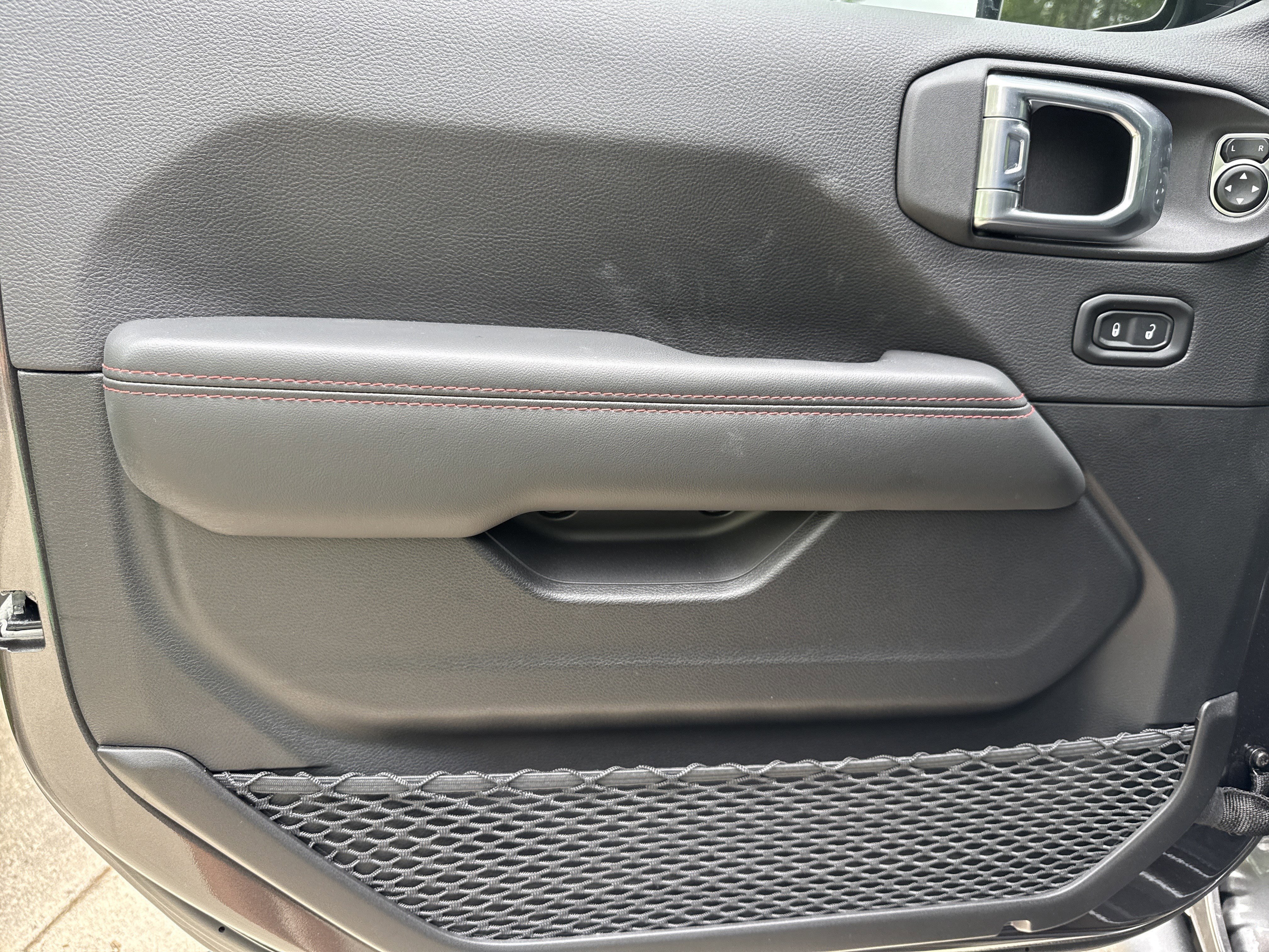 New 2026 Granite Crystal Metallic Clearcoat Jeep Rubicon X image 14