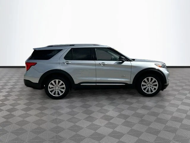 Used 2022 Silver Ford King Ranch image 4