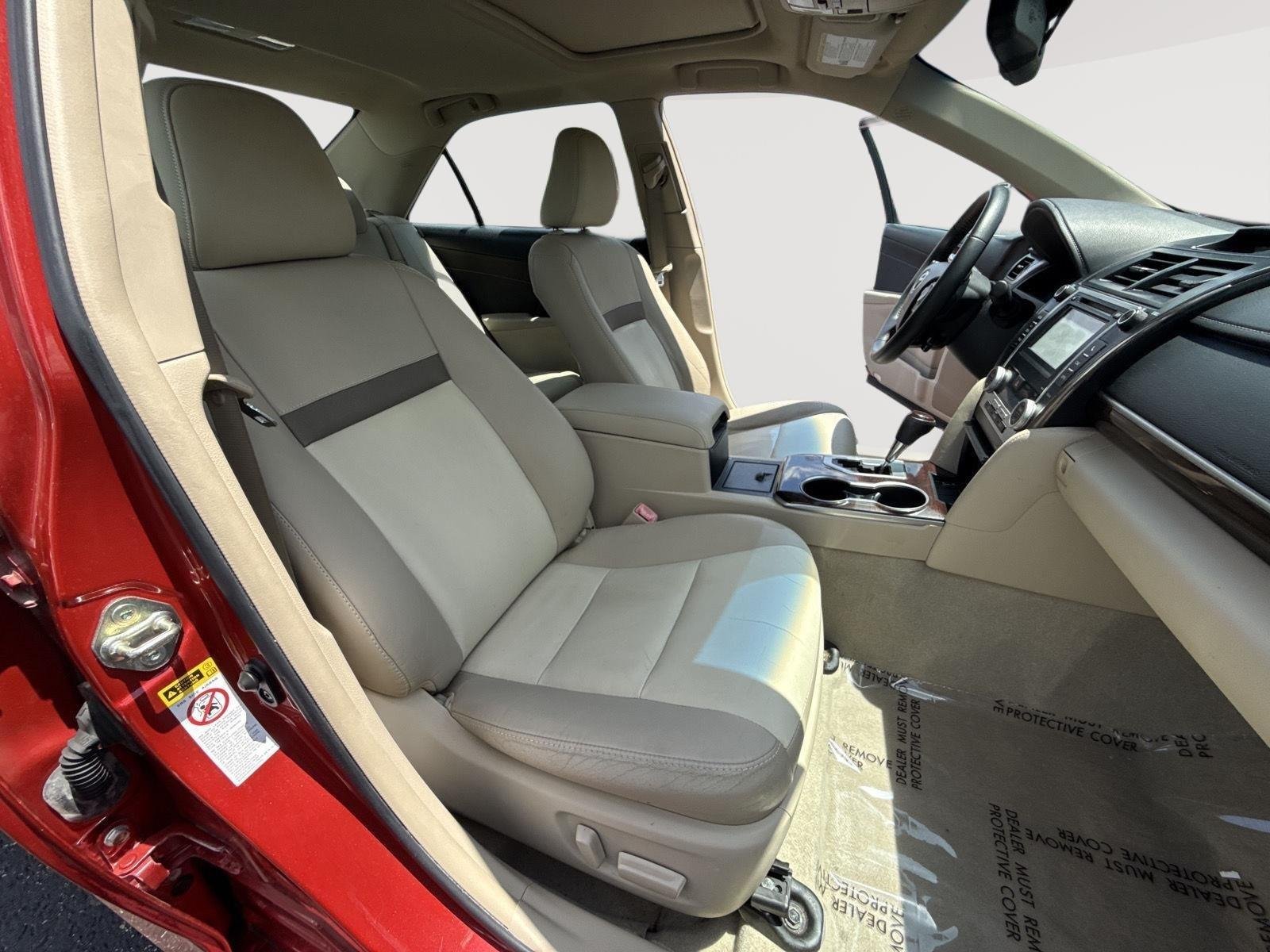 Used 2014 Barcelona Red Metallic Toyota XLE image 27