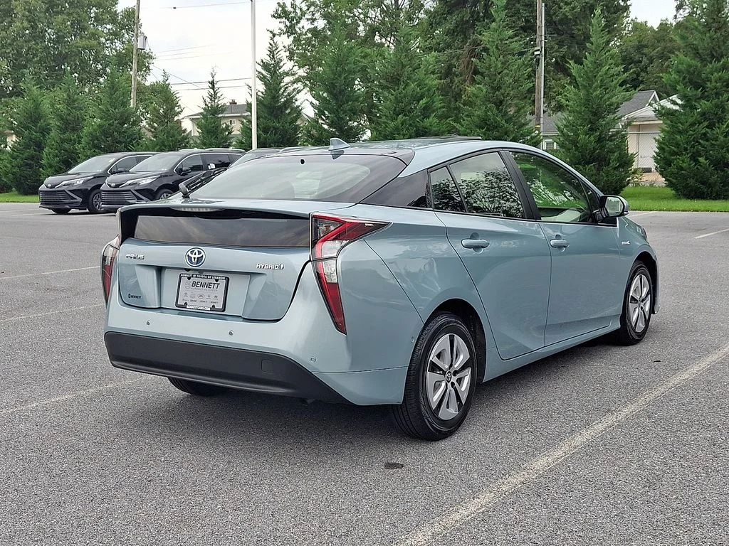 Certified Used 2018 Beige Toyota Three image 4