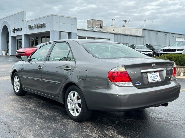 Used 2005 Phantom Gray Pearl Toyota XLE image 3