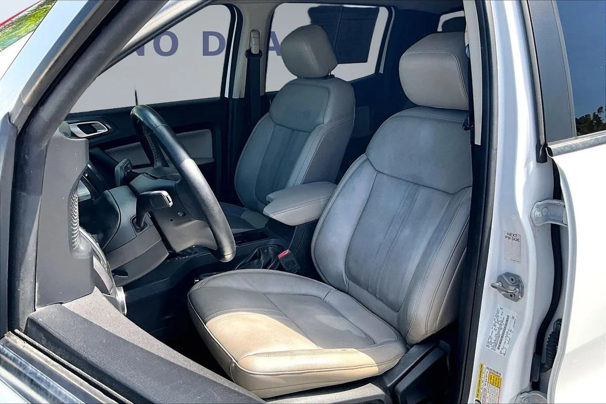 Used 2019  Ford LARIAT image 22