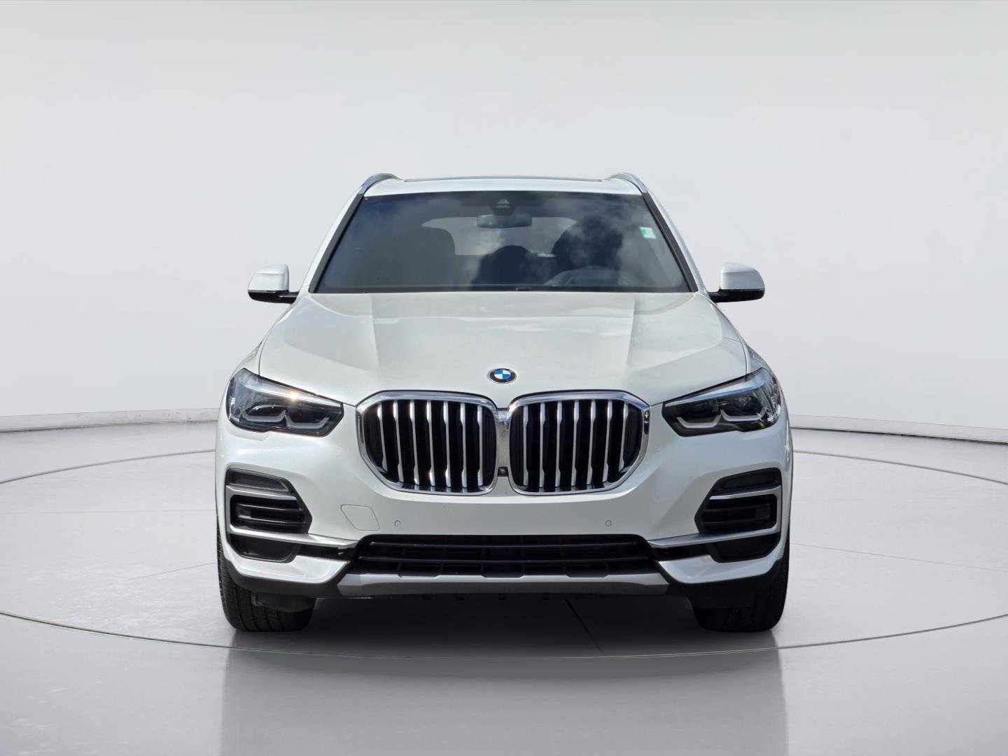 Used 2023 Mineral White Metallic BMW xDrive40i image 2