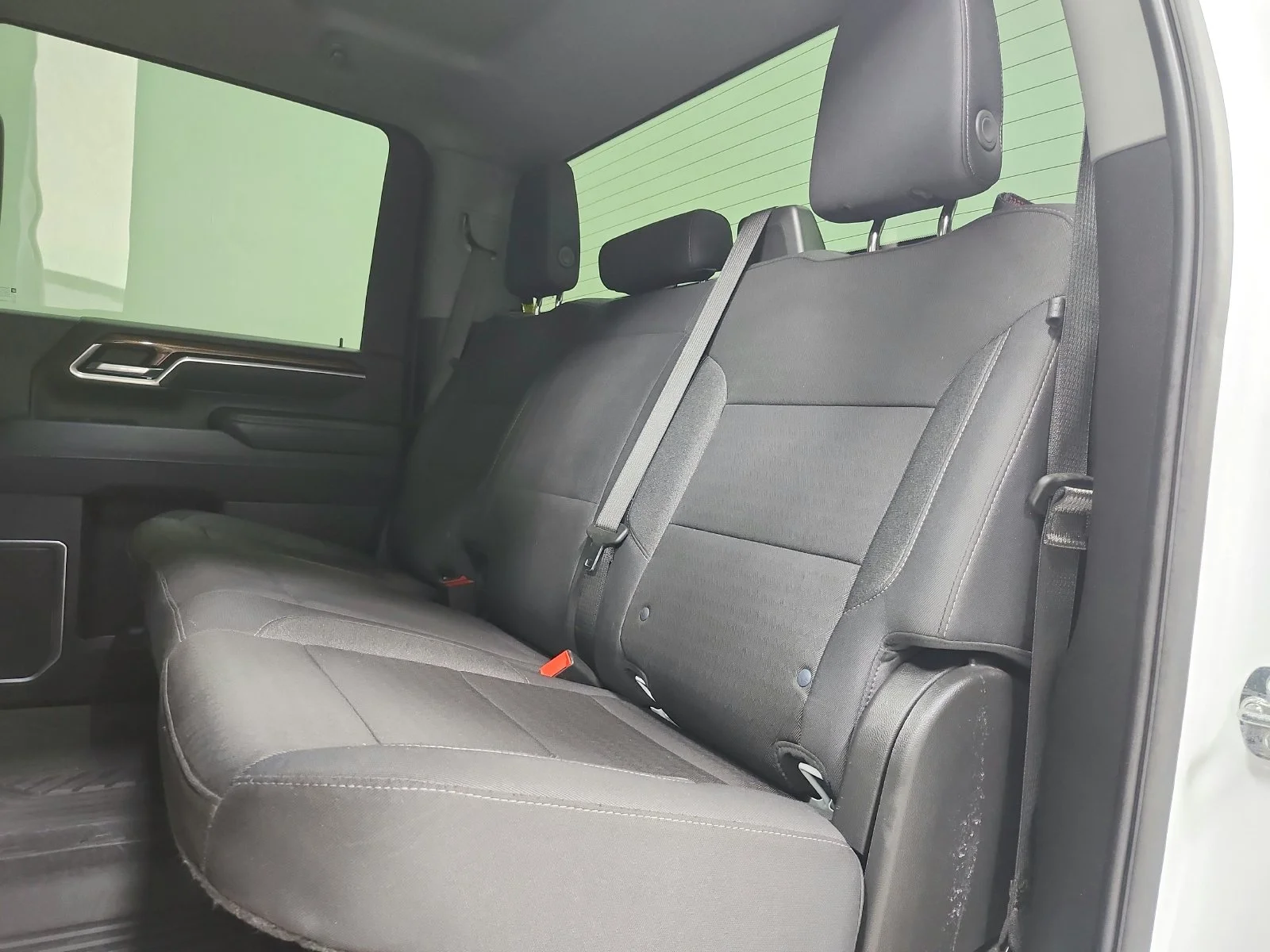 Used 2025 White Chevrolet LT image 32