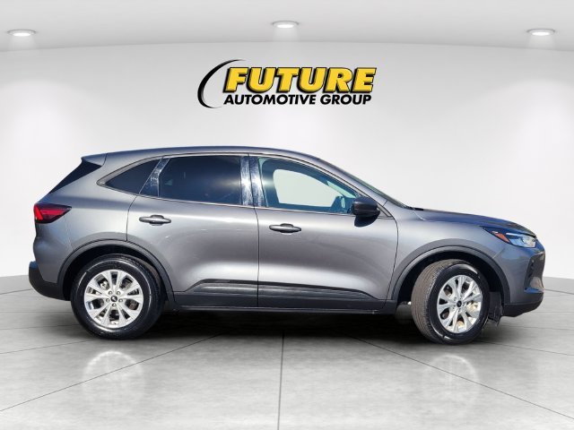 Used 2025 Gray Ford Active image 3