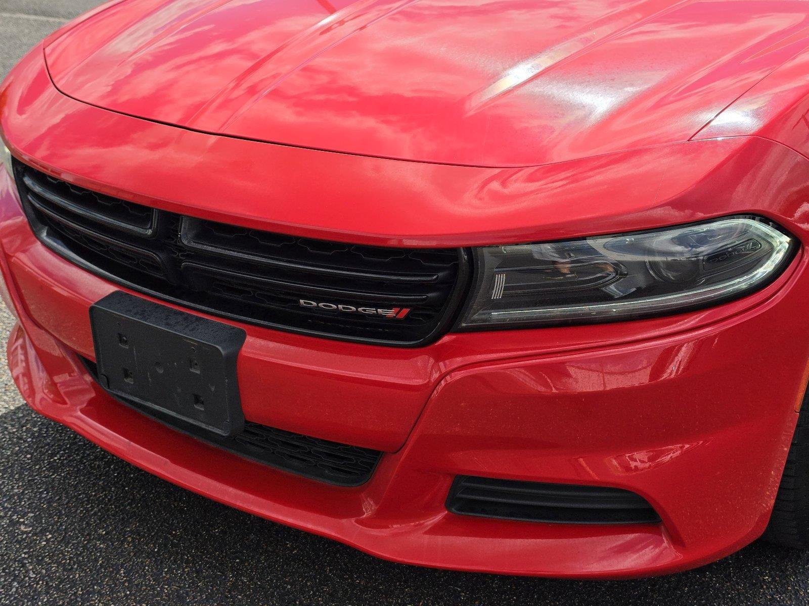 Used 2022 Torred Clearcoat Dodge SXT image 9