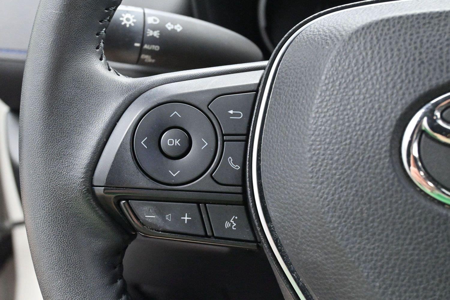 Used 2022  Toyota Hybrid XSE image 18